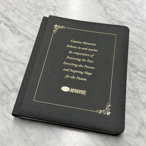 Creative Memories Black and Gold 9X11 Album with Pages - Picture 1 of 9